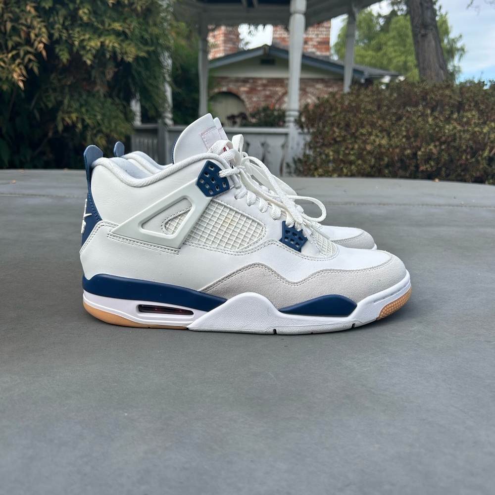 Jordan 4 SB Navy/White/Gum